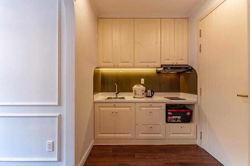Golden Sun Apartment & Hotel By Zuzu image