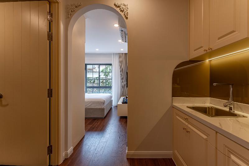 Golden Sun Apartment & Hotel By Zuzu image