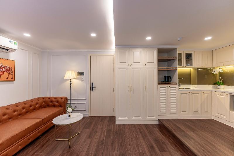 Golden Sun Apartment & Hotel By Zuzu image