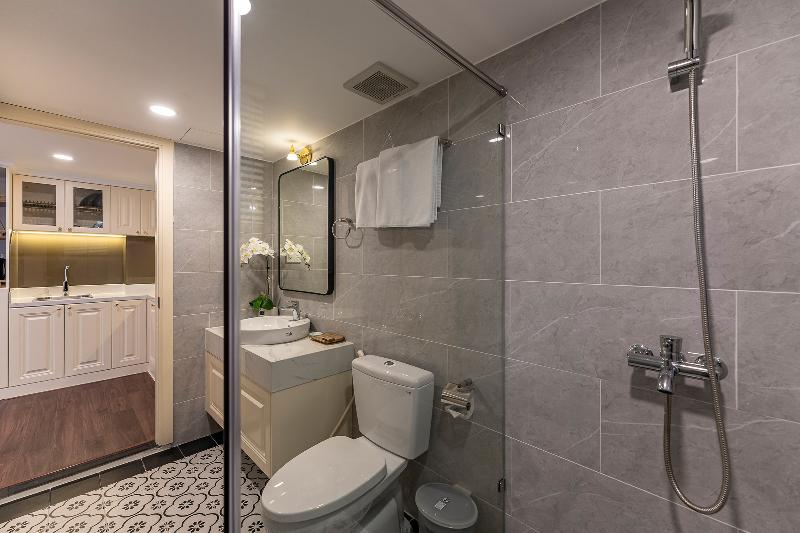 Golden Sun Apartment & Hotel By Zuzu image