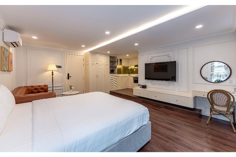 Golden Sun Apartment & Hotel By Zuzu image