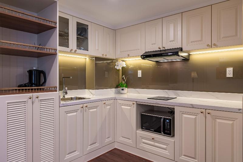 Golden Sun Apartment & Hotel By Zuzu image