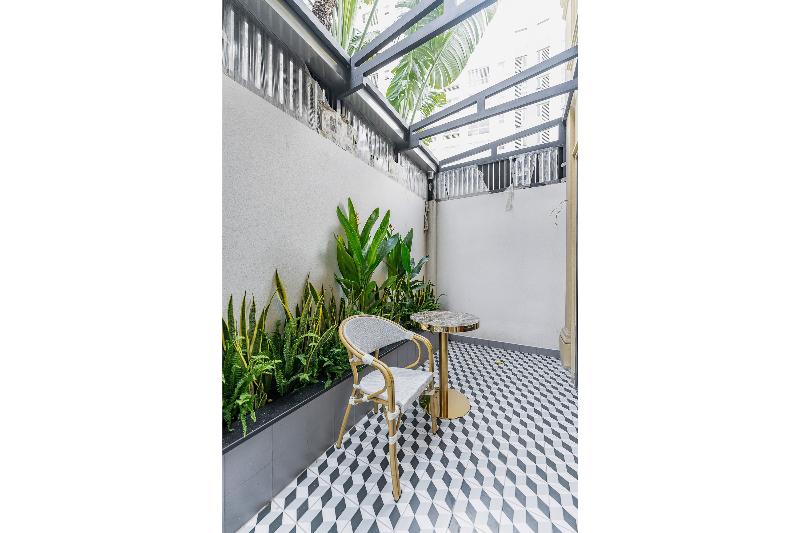 Golden Sun Apartment & Hotel By Zuzu image