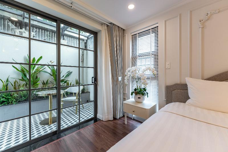 Golden Sun Apartment & Hotel By Zuzu image
