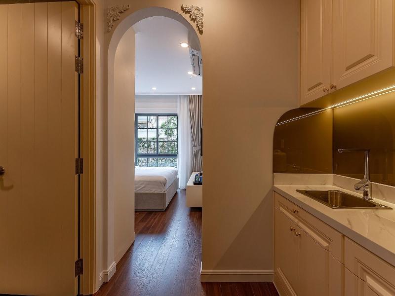 Golden Sun Apartment & Hotel By Zuzu image