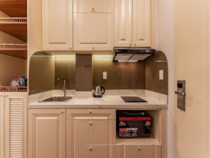 Golden Sun Apartment & Hotel By Zuzu image