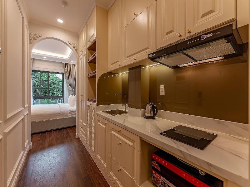 Golden Sun Apartment & Hotel By Zuzu image