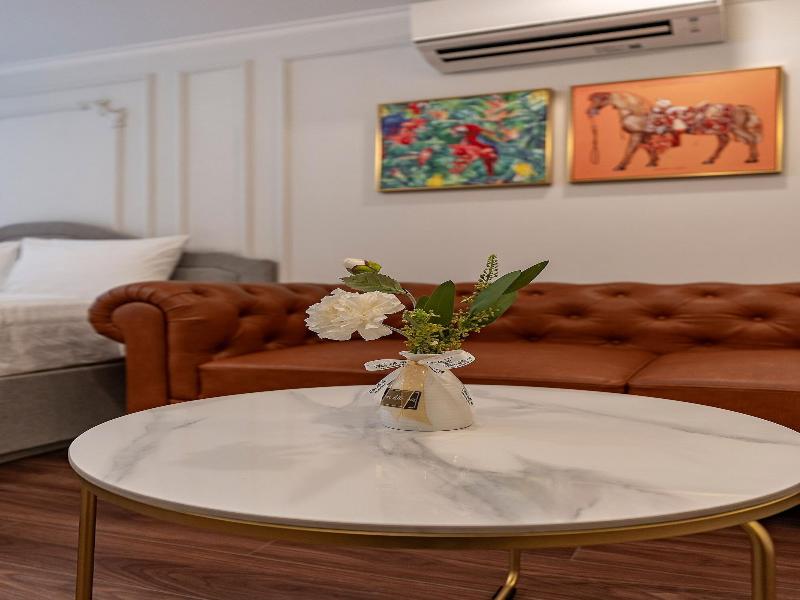 Golden Sun Apartment & Hotel By Zuzu image