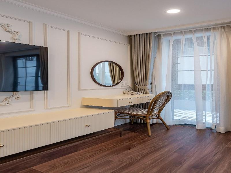 Golden Sun Apartment & Hotel By Zuzu image