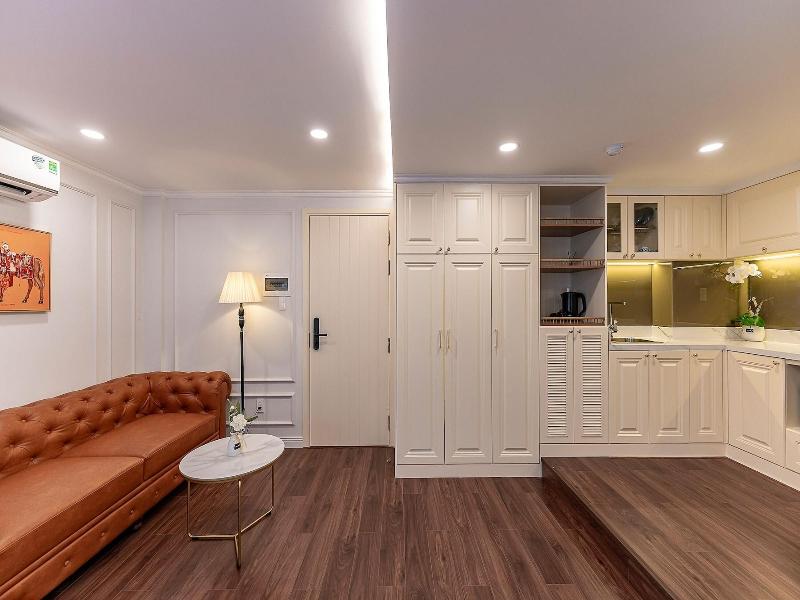 Golden Sun Apartment & Hotel By Zuzu image