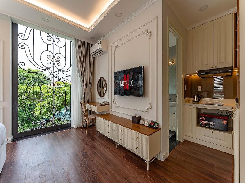 Golden Sun Apartment & Hotel By Zuzu image