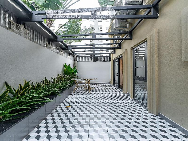Golden Sun Apartment & Hotel By Zuzu image