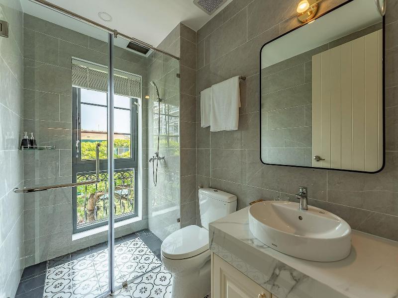Golden Sun Apartment & Hotel By Zuzu image