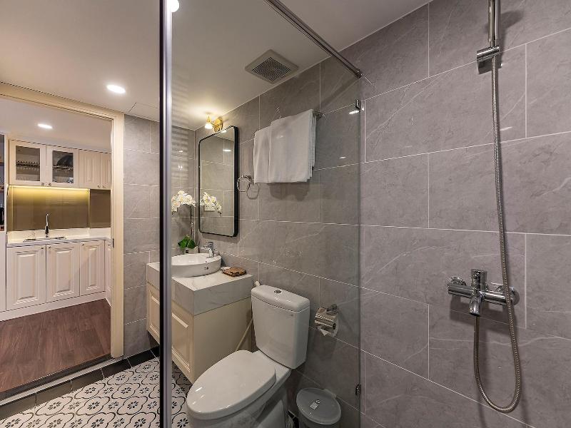 Golden Sun Apartment & Hotel By Zuzu image