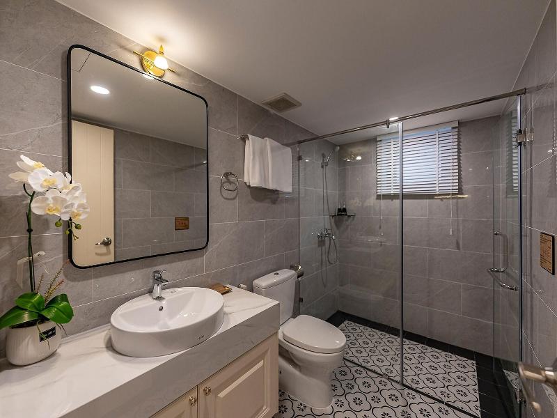 Golden Sun Apartment & Hotel By Zuzu image