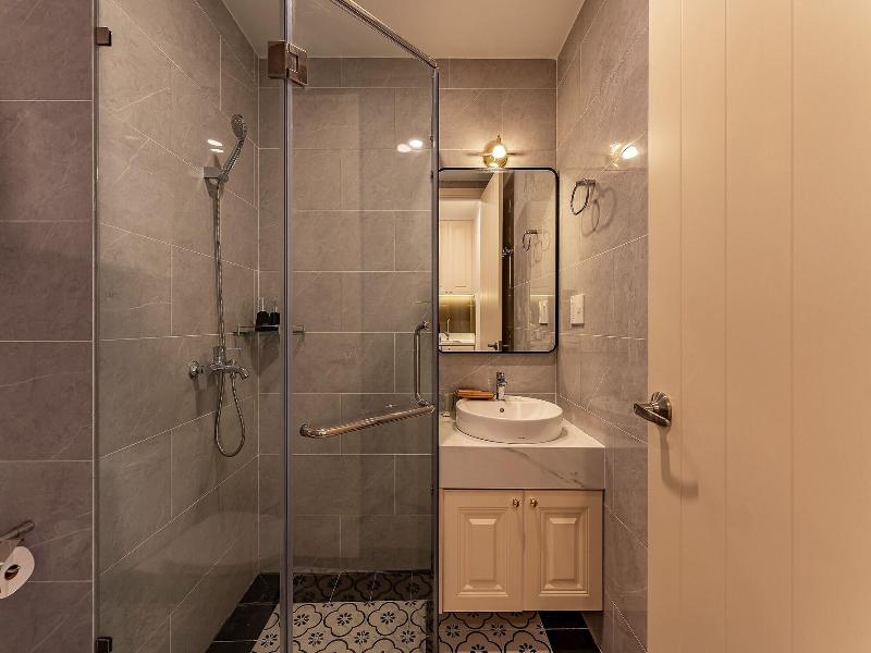 Golden Sun Apartment & Hotel By Zuzu image