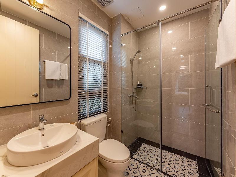 Golden Sun Apartment & Hotel By Zuzu image