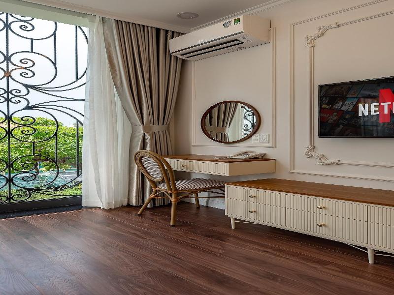 Golden Sun Apartment & Hotel By Zuzu image