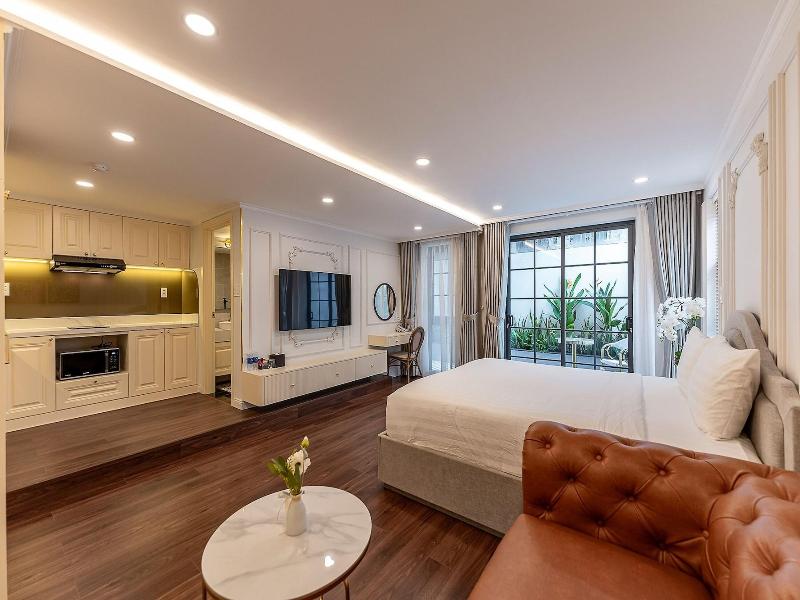 Golden Sun Apartment & Hotel By Zuzu image