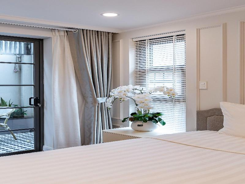 Golden Sun Apartment & Hotel By Zuzu image