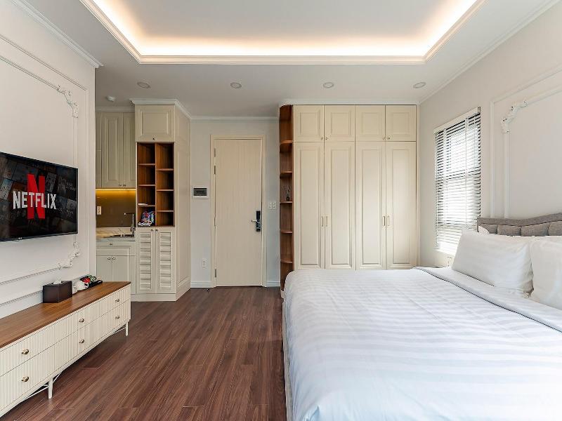 Golden Sun Apartment & Hotel By Zuzu image