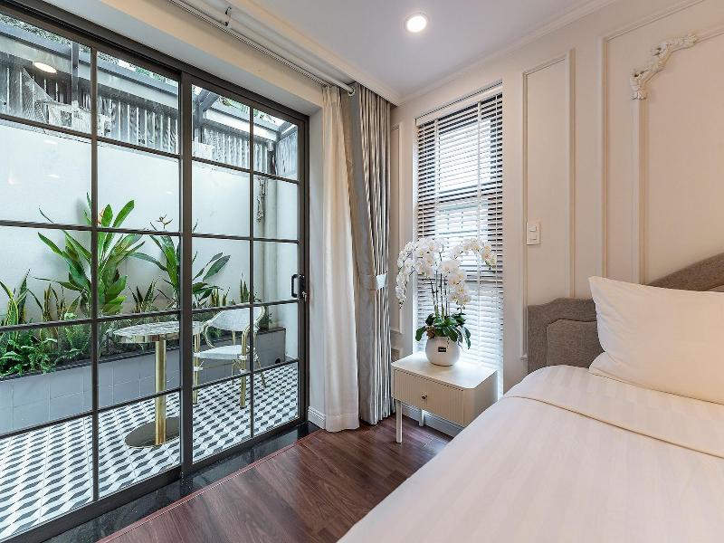 Golden Sun Apartment & Hotel By Zuzu image