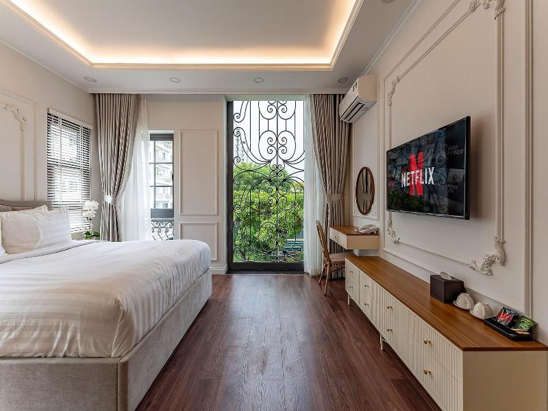 Golden Sun Apartment & Hotel By Zuzu image