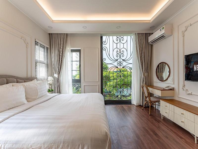 Golden Sun Apartment & Hotel By Zuzu image