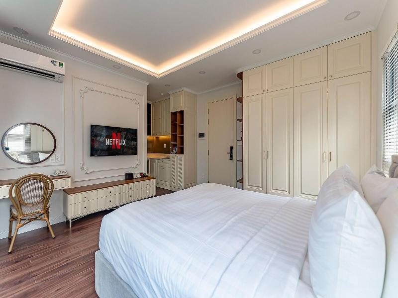 Golden Sun Apartment & Hotel By Zuzu image