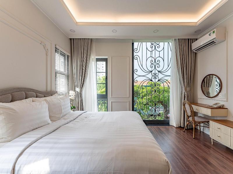 Golden Sun Apartment & Hotel By Zuzu image