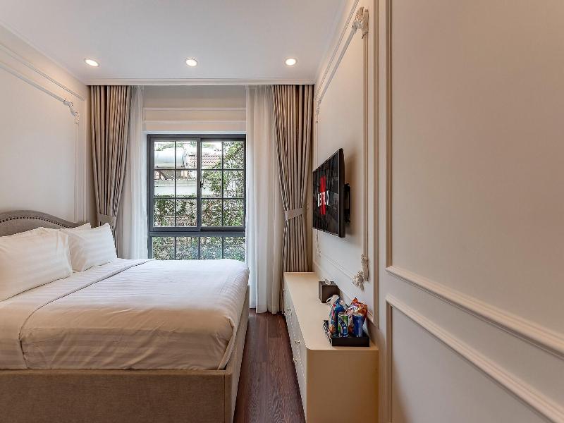 Golden Sun Apartment & Hotel By Zuzu image