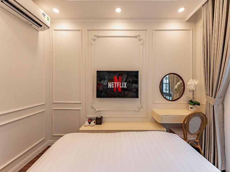 Golden Sun Apartment & Hotel By Zuzu image