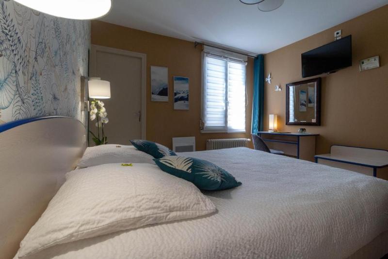 Logis Hotel Le Cantarel image