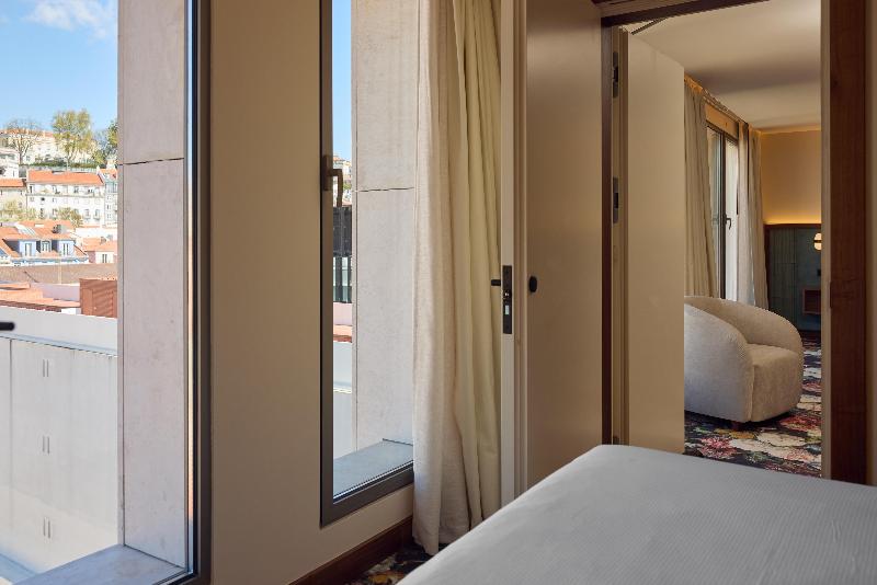Duo Hotel Lisbon, Curio Collection by Hilton image