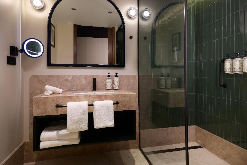 Duo Hotel Lisbon, Curio Collection by Hilton image