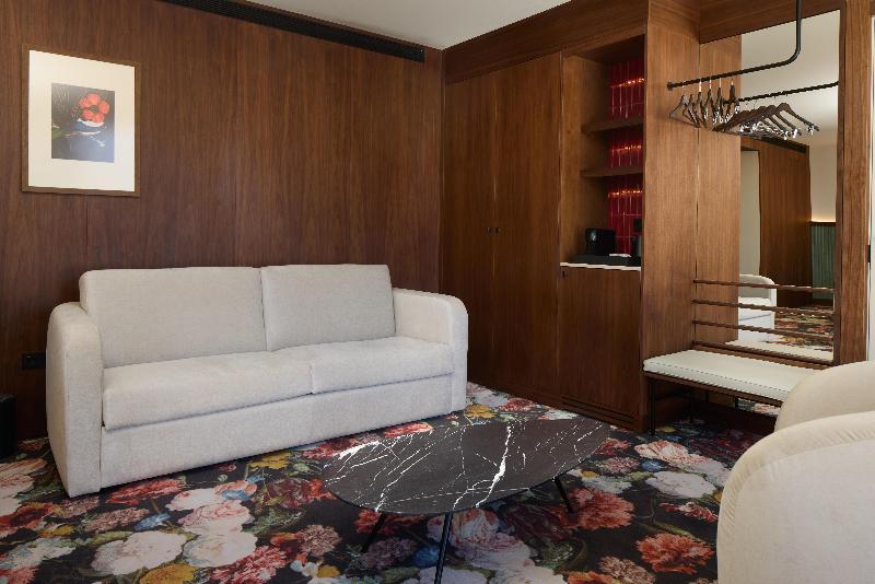 Duo Hotel Lisbon, Curio Collection by Hilton image