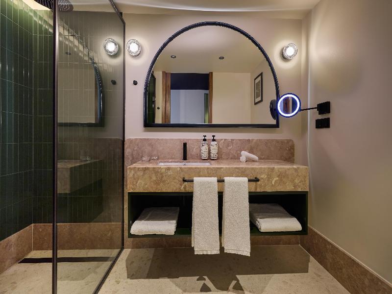 Duo Hotel Lisbon, Curio Collection by Hilton image
