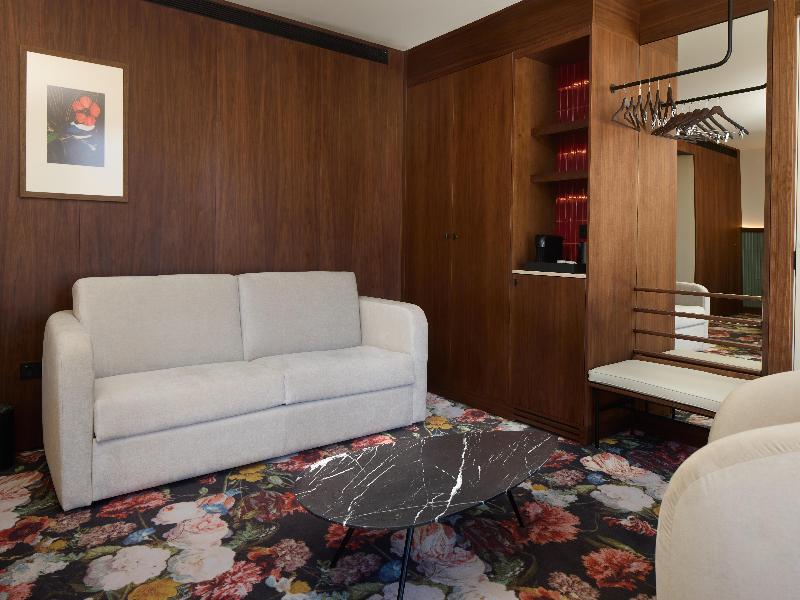 Duo Hotel Lisbon, Curio Collection by Hilton image