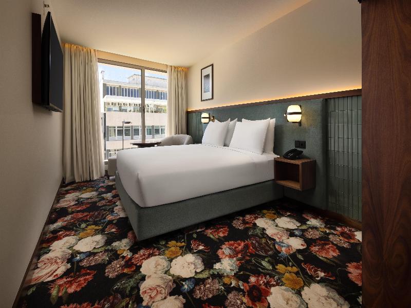 Duo Hotel Lisbon, Curio Collection by Hilton image