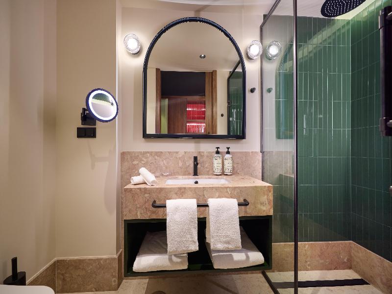 Duo Hotel Lisbon, Curio Collection by Hilton image