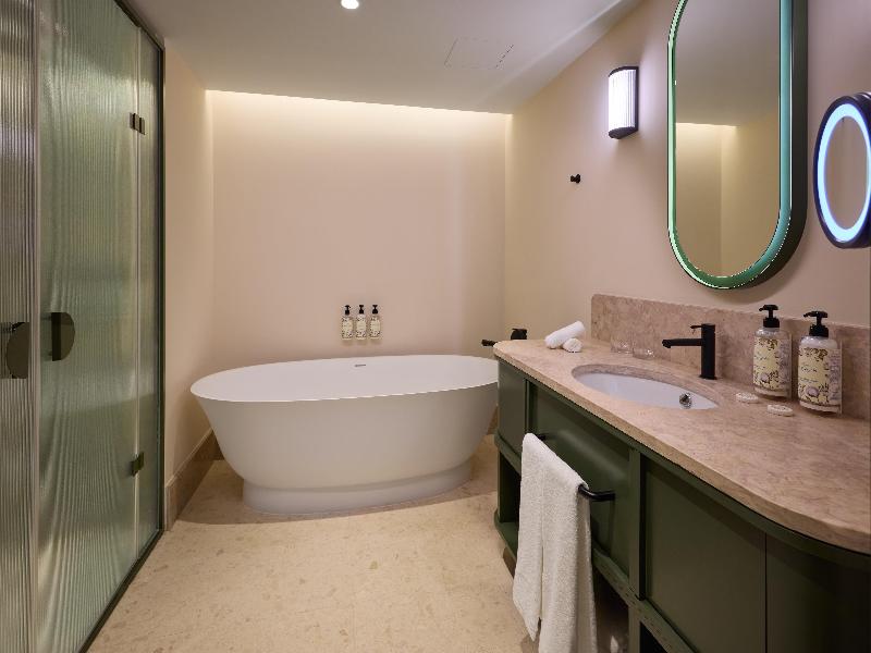Duo Hotel Lisbon, Curio Collection by Hilton image