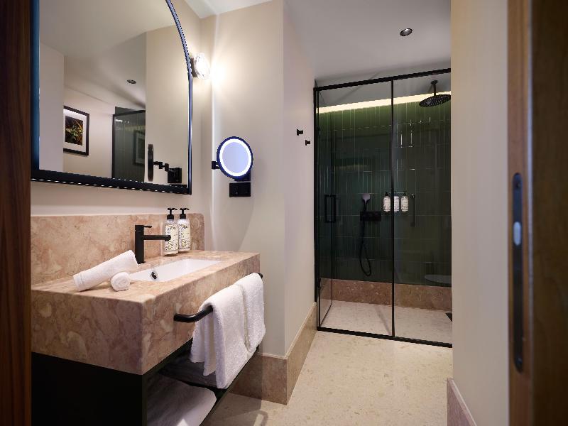 Duo Hotel Lisbon, Curio Collection by Hilton image