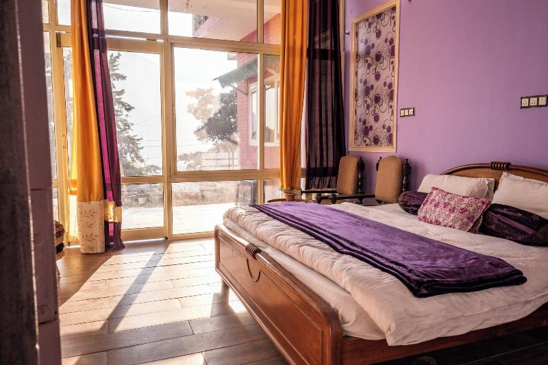 Dew Drops Homestay image