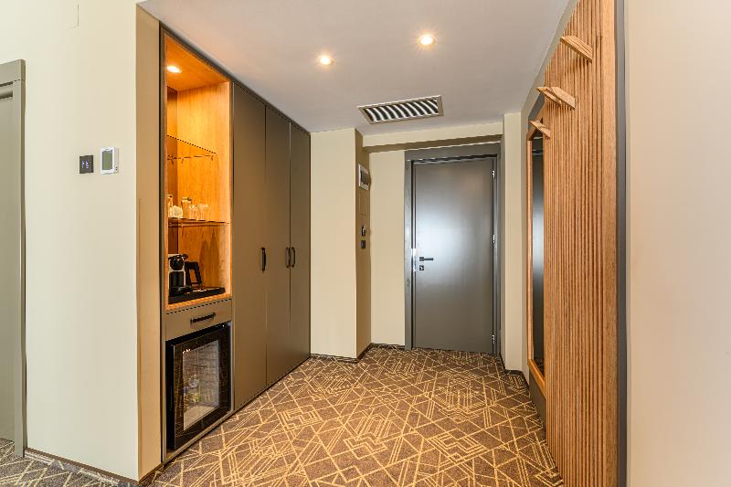 Hotel Central Pascani image 1