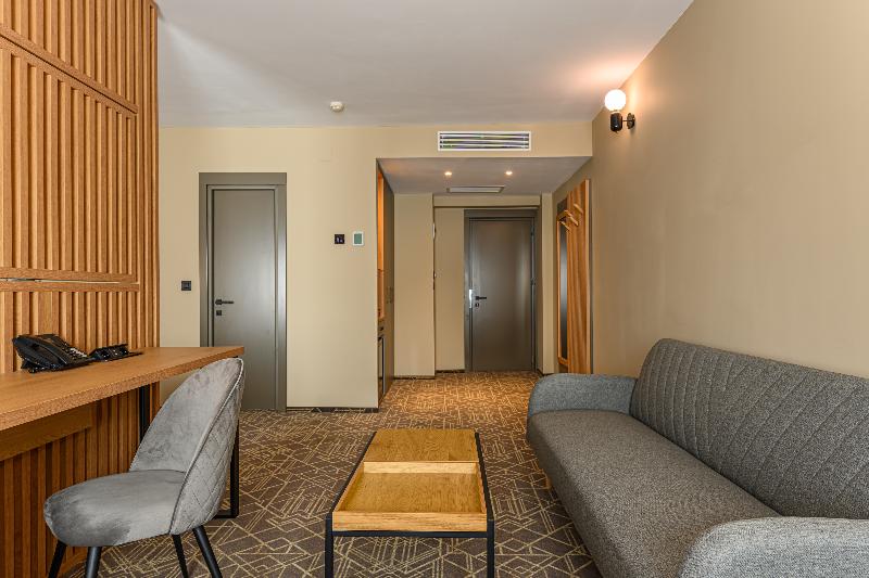 Hotel Central Pascani image 4
