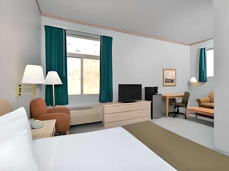 Econo Lodge Inn & Suites image