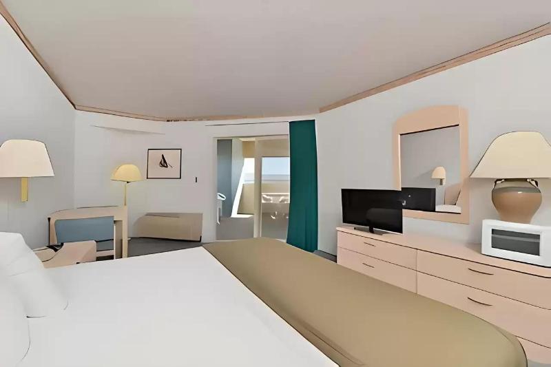Econo Lodge Inn & Suites image