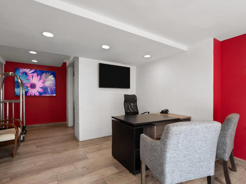 Ramada By Wyndham Tampico Centro image
