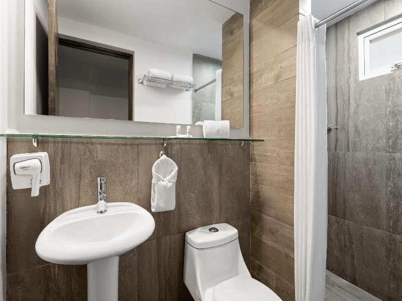 Ramada By Wyndham Tampico Centro image