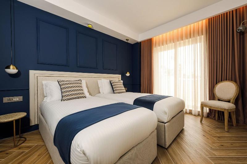Xvi Suites image